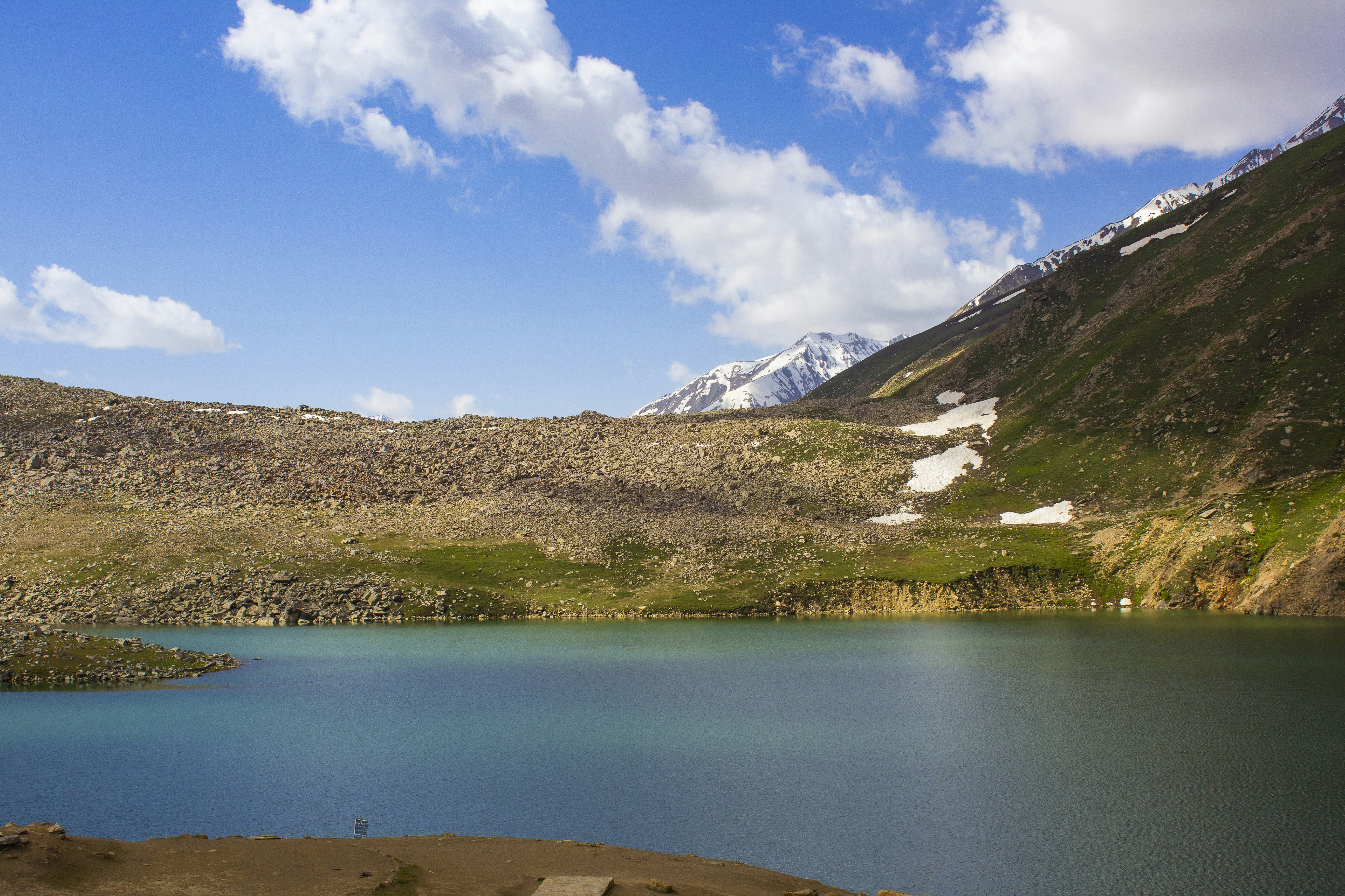 Modern USD Invoicing & Pricing Playbook for SMBs (2026): Live Commerce, Micro‑Fulfillment, and Hedging Lite