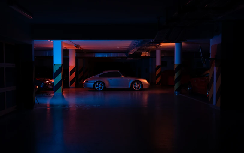 Garage la nuit, image d'illustration, affaire Johnny Altinger à Edmonton