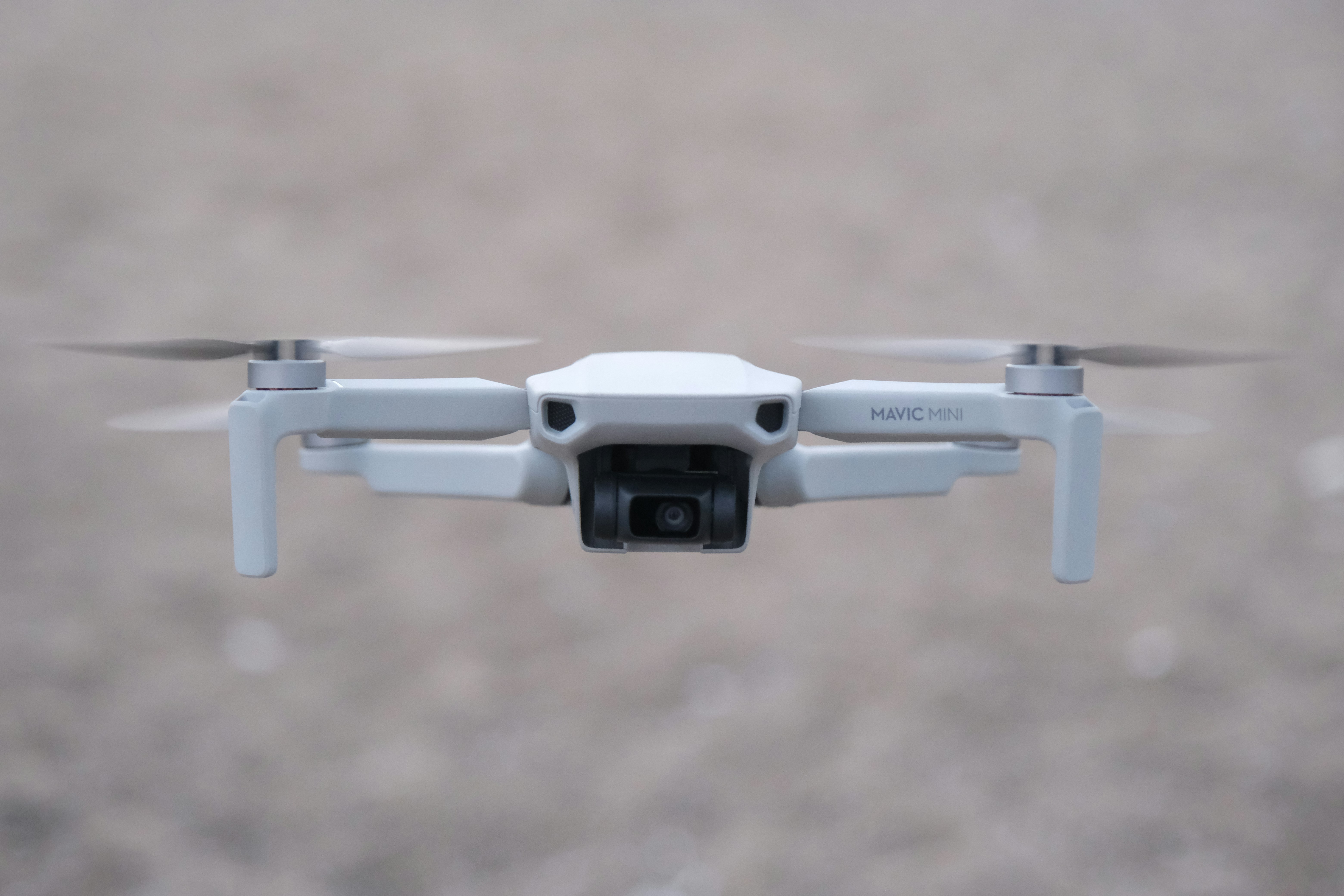 controller di gioco bianco e nero