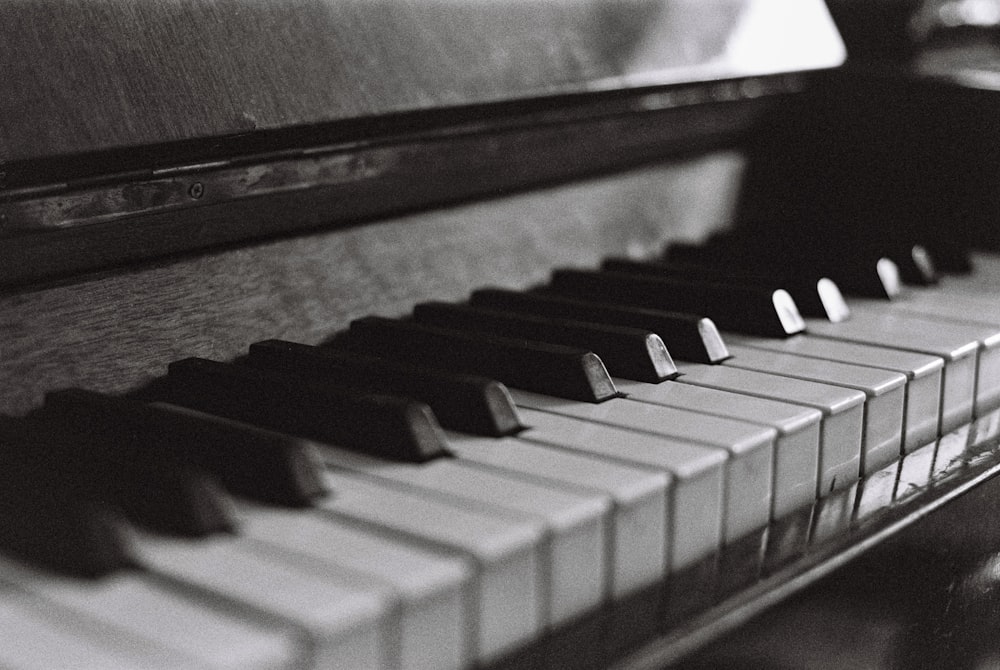 black and white piano keys