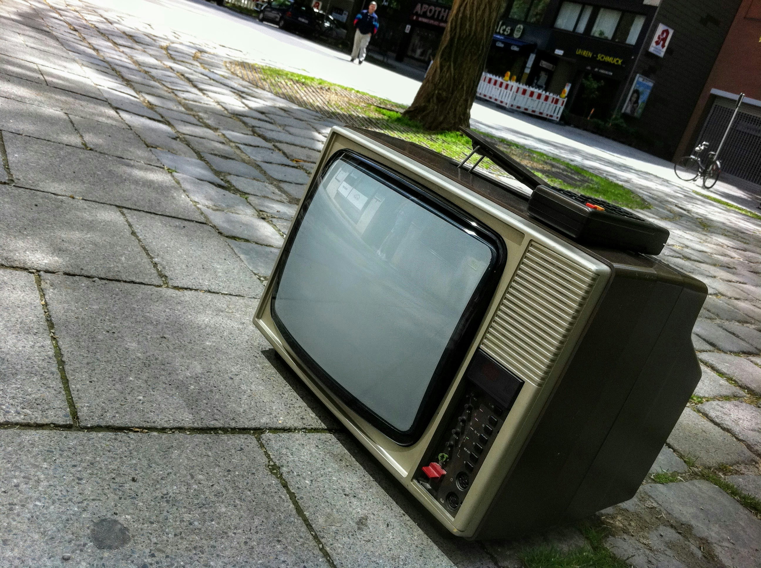 Plasma vs. LCD: Durability and Lifespan Explained