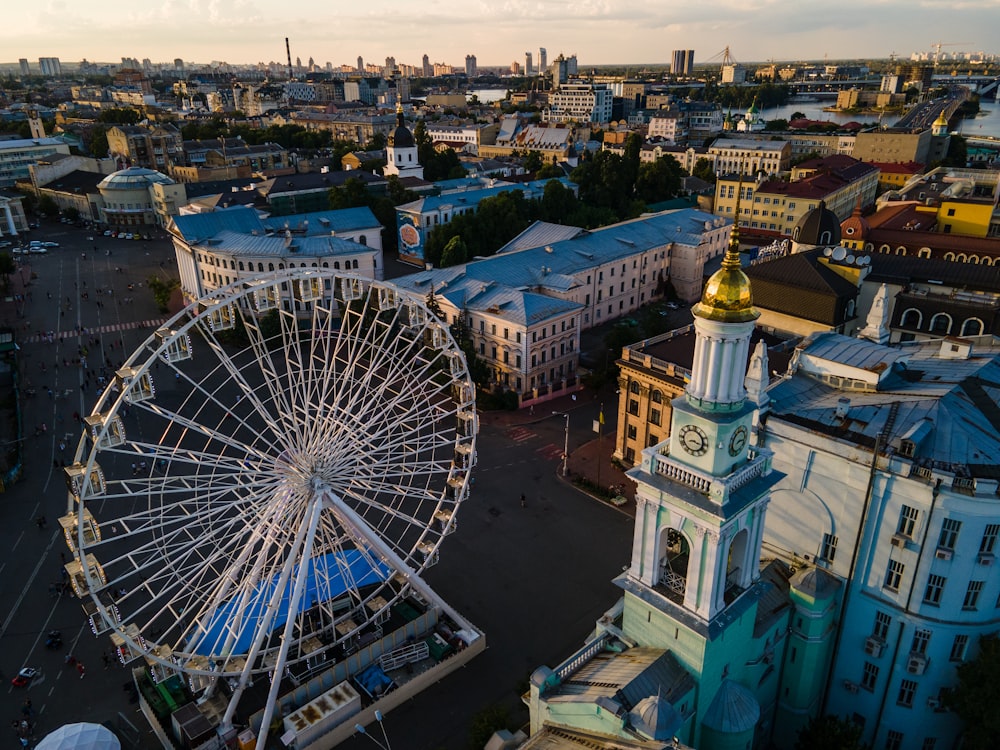 Veduta aerea degli edifici della città durante il giorno