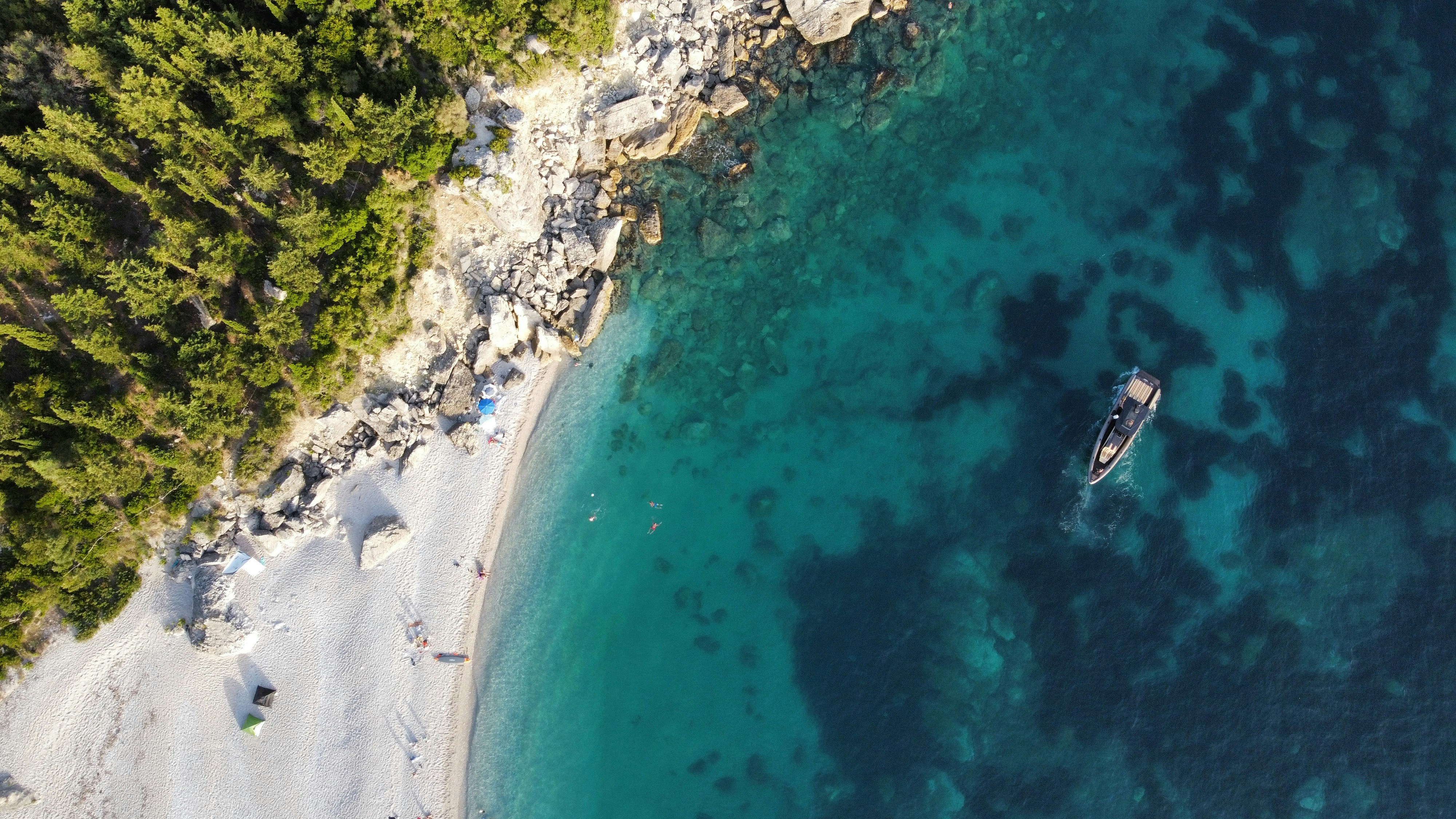 Photo by xhulioselenica