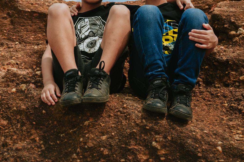 2 women sitting on ground