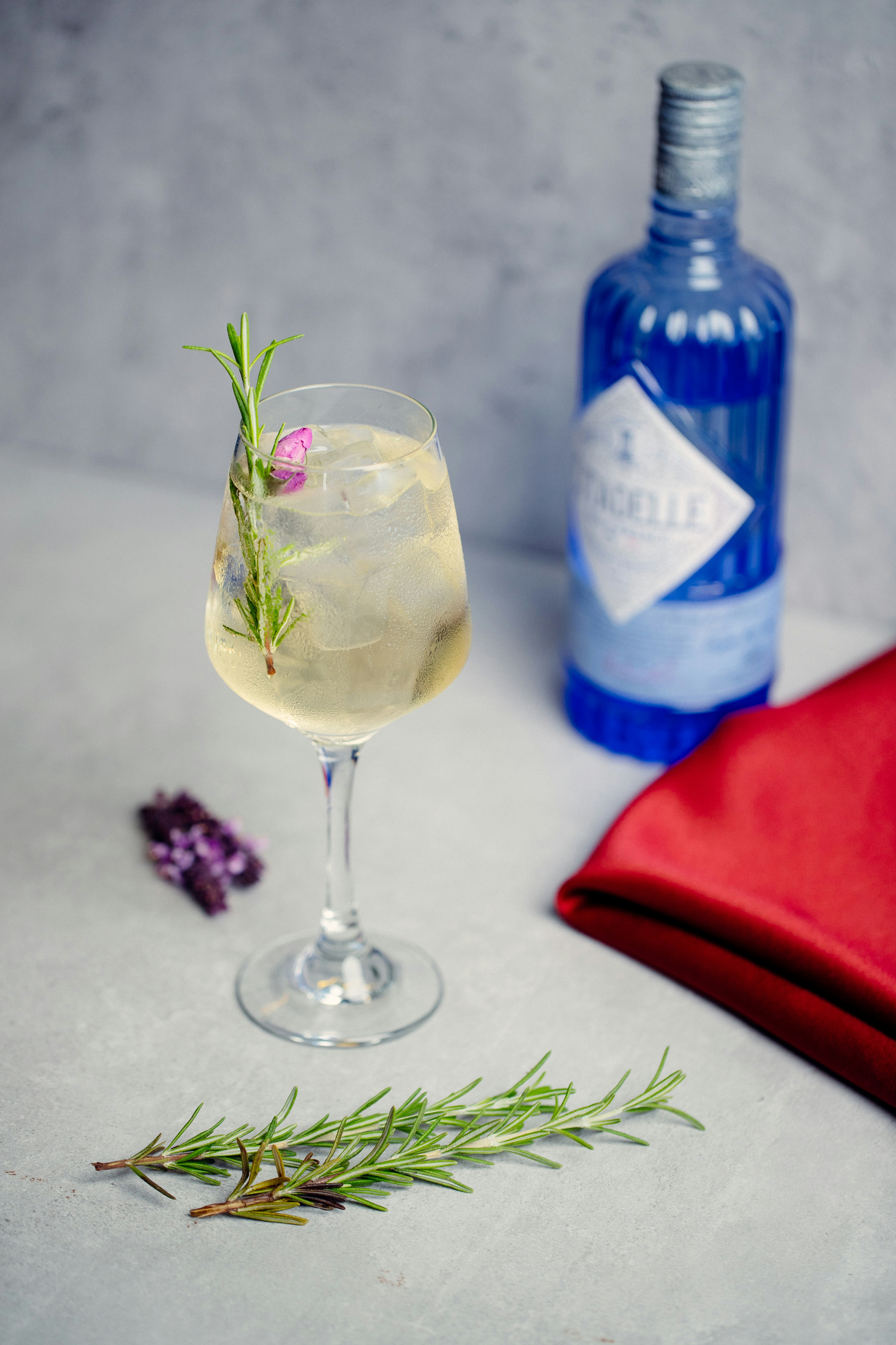 clear wine glass with yellow liquid