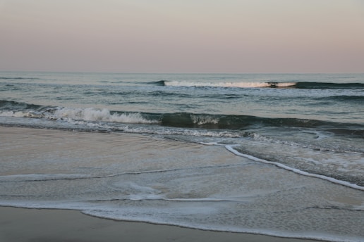 ocean waves crashing on shore during daytime
