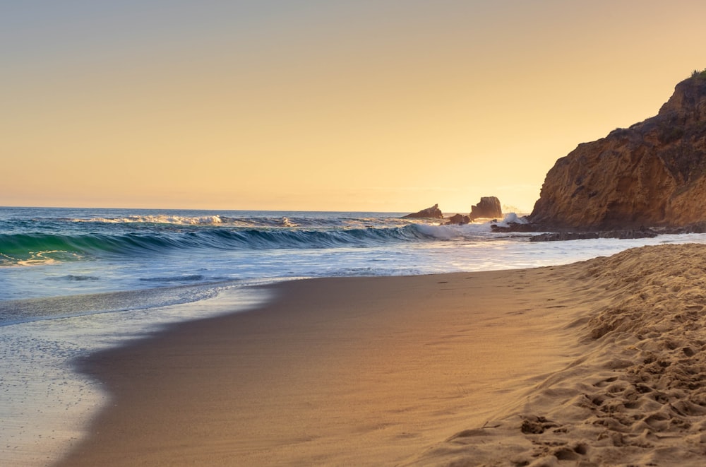 ocean waves crashing on shore during daytime