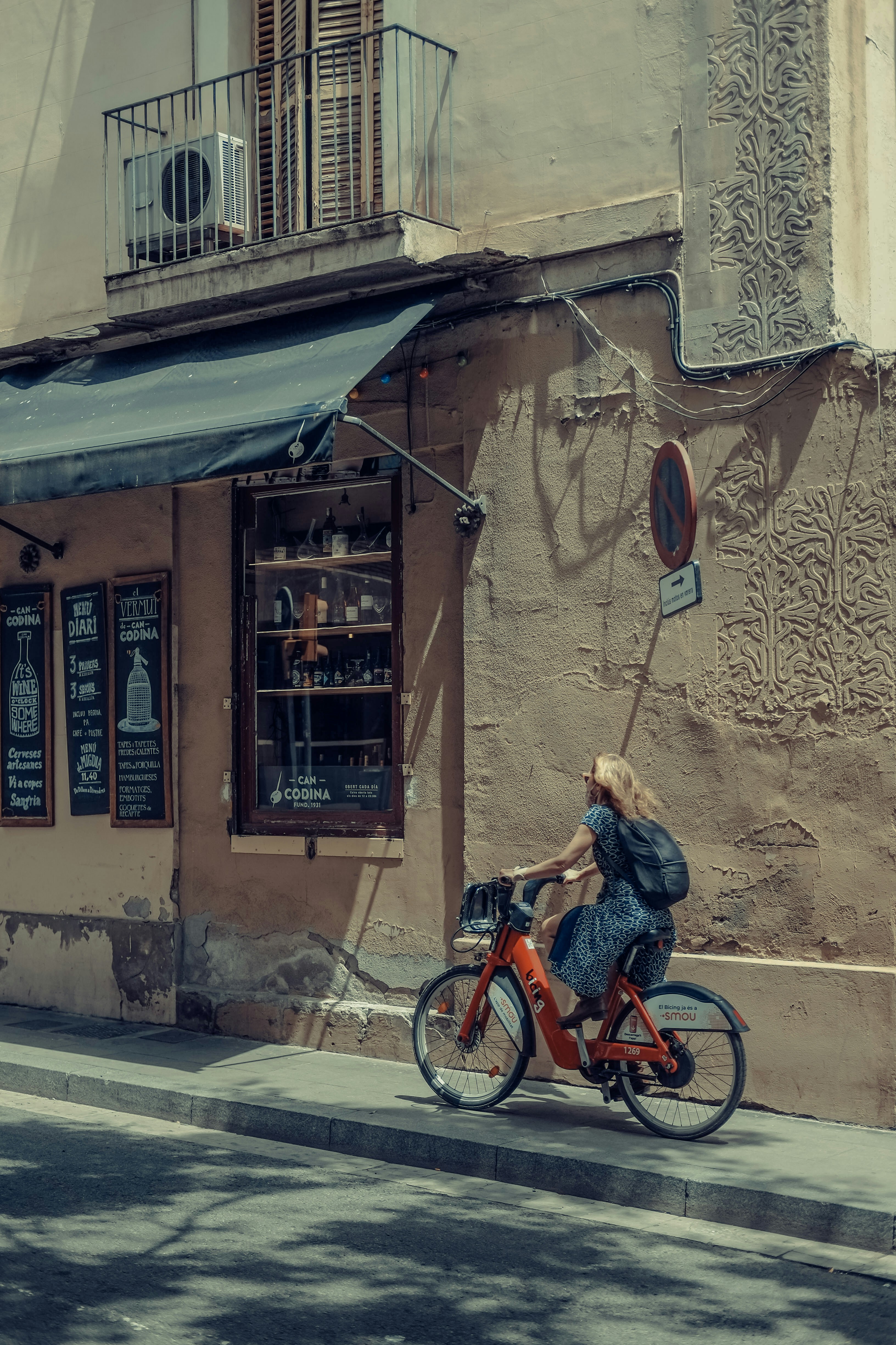 Photo by marcambros