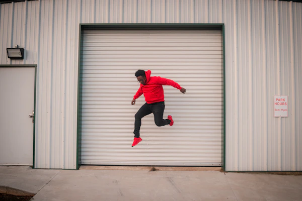 Freelancer vs Agency for Garage Door Web Design: Which Gets Better Results?