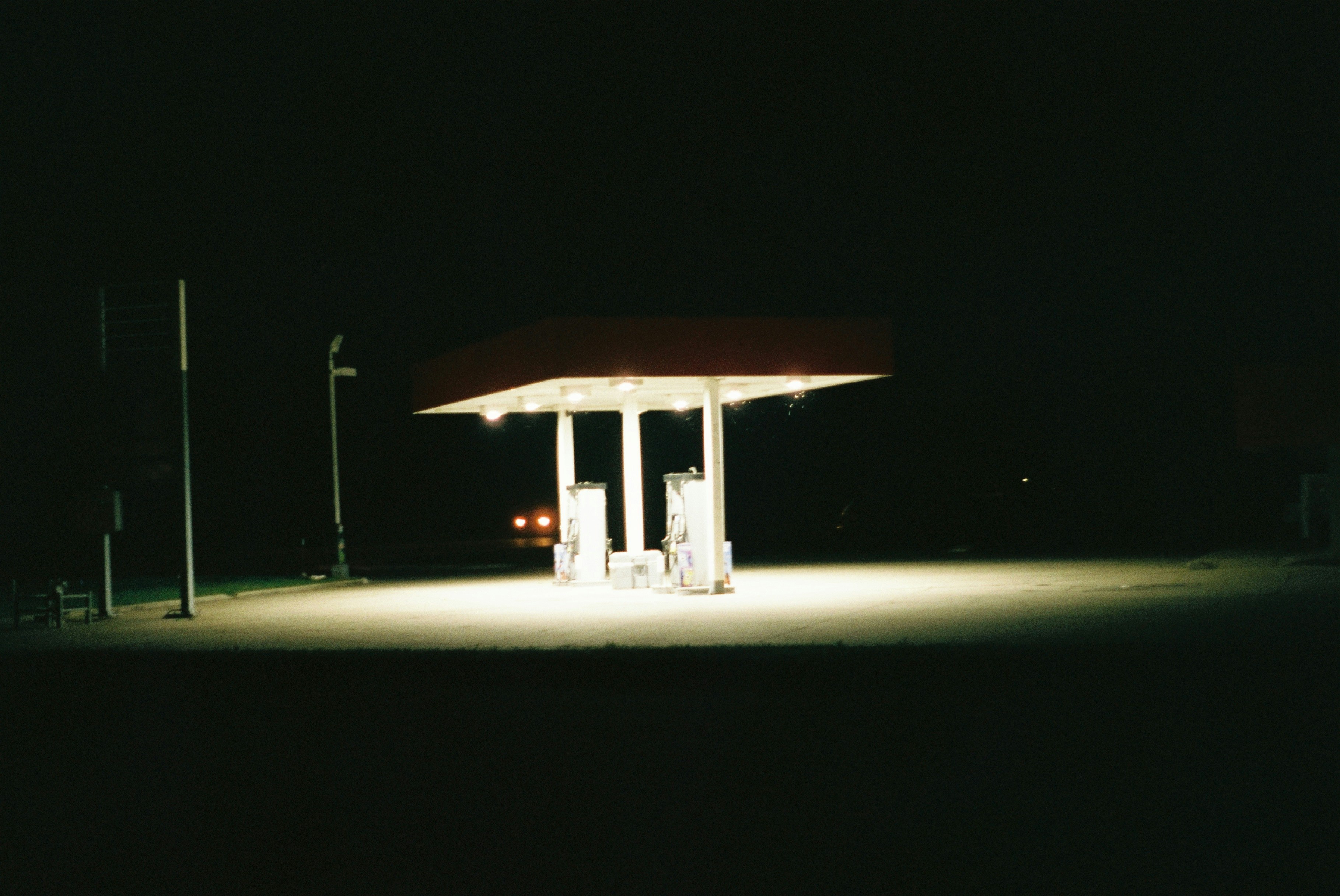 night gas station neon, wallpaper, Gas Station at Night: A Nostalgic American Scene 5