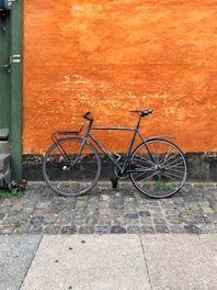 A sleek urban bike parked by a bustling Moroccan street café.