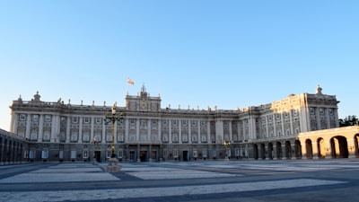 Madrid's Palacio Real - 从 Plaza de la Armería, Spain