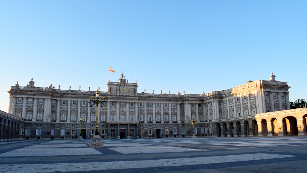 Madrid Through Local Eyes: A Neighborhood-by-Neighborhood Guide to… — Madrid Through Local Eyes