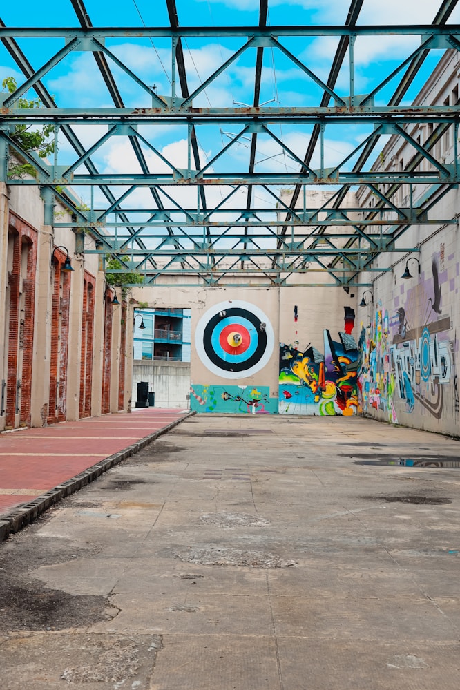 graffiti on wall during daytime