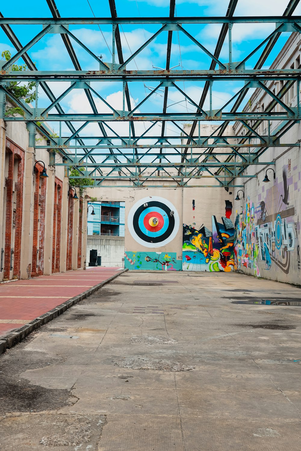 graffiti on wall during daytime