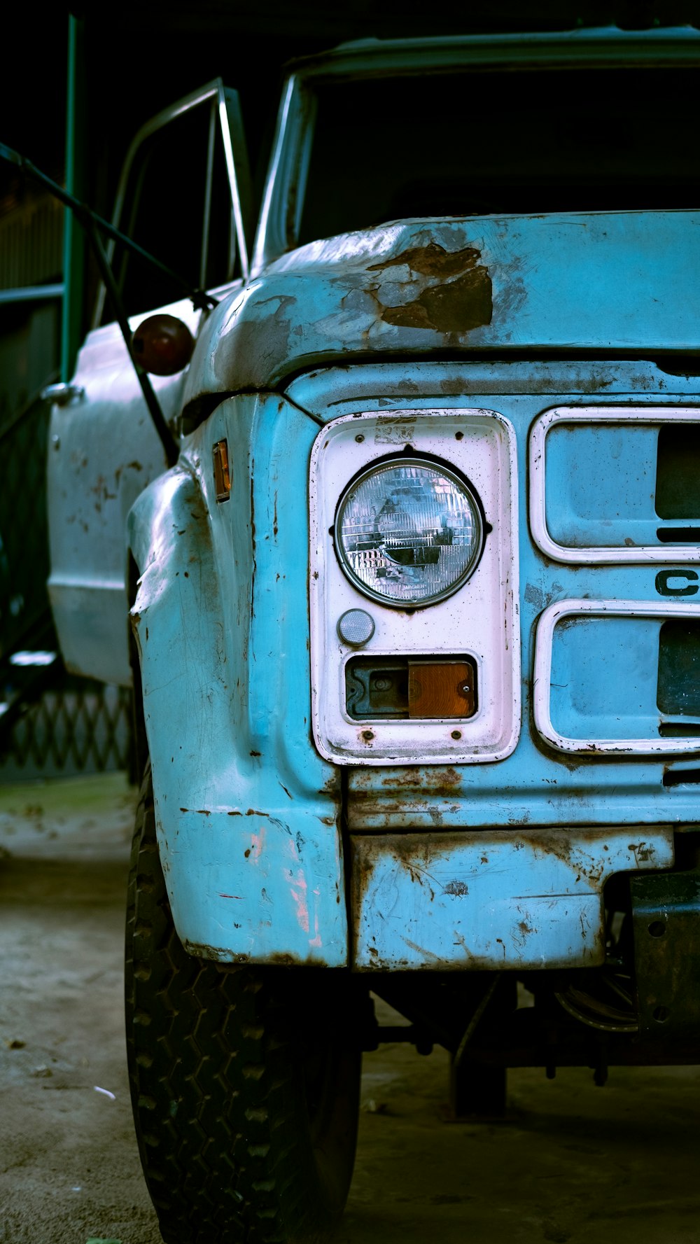 grayscale photo of vintage car