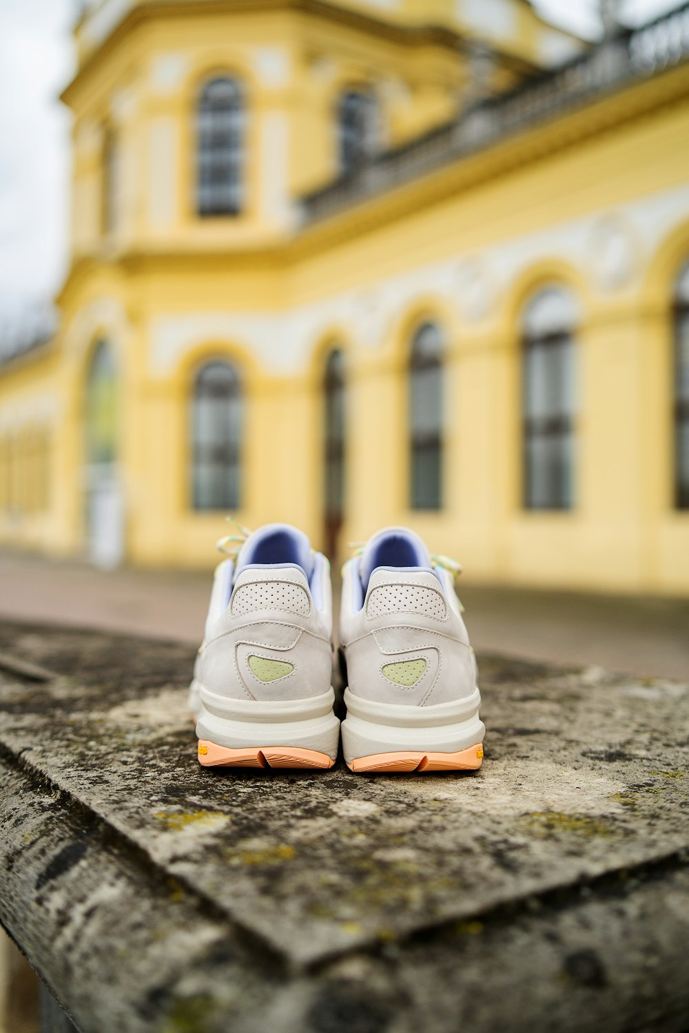 gray and blue nike sneakers photo – Free Sneaker Image on Unsplash