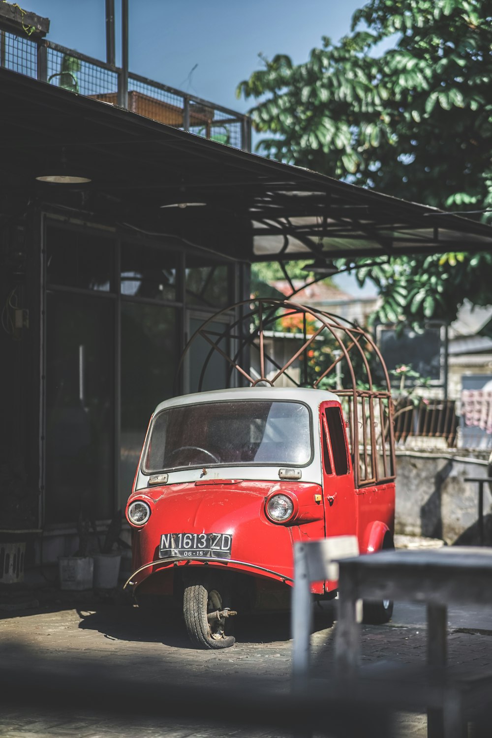 red and white volkswagen t-1