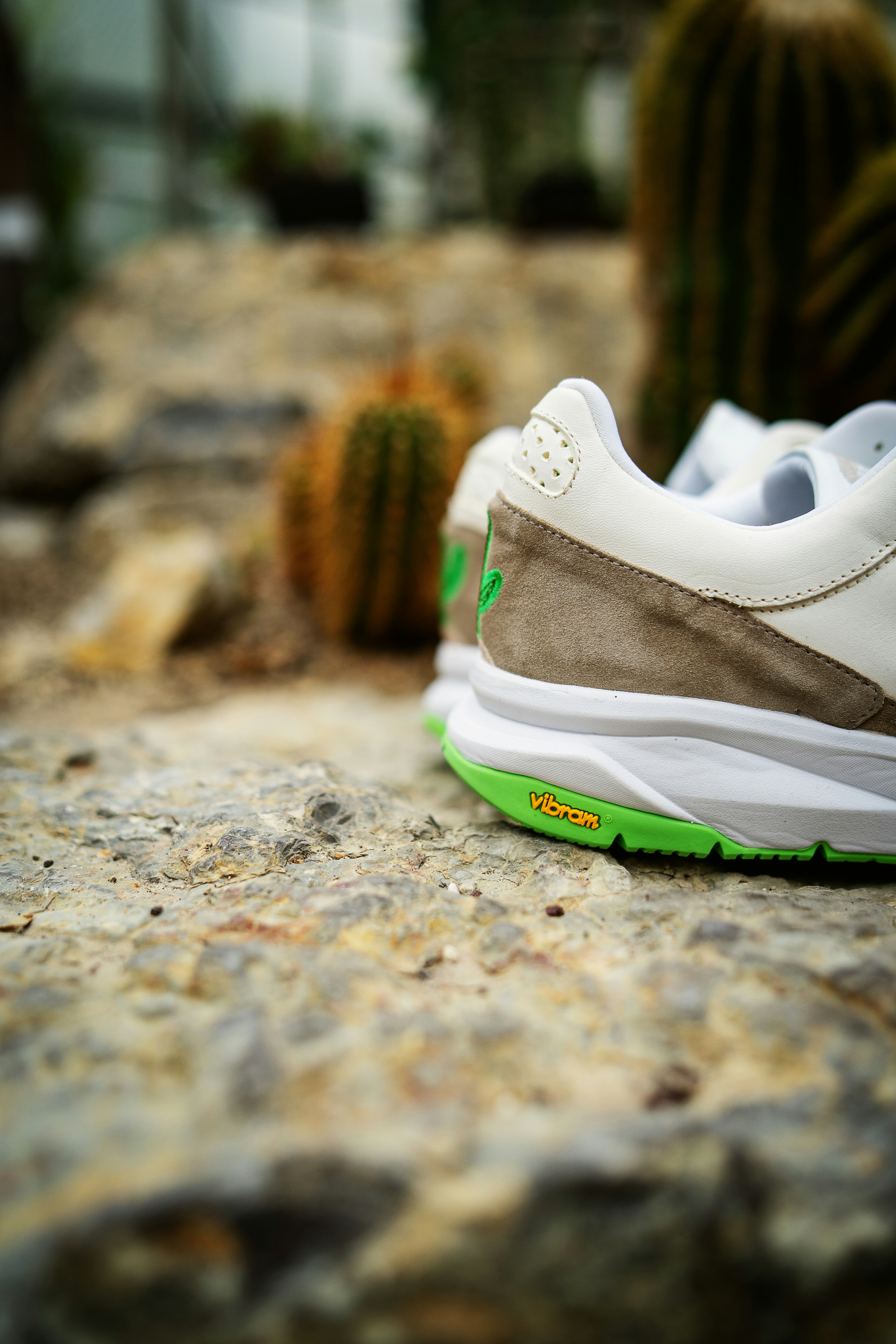 Zapatillas deportivas Nike blancas y verdes