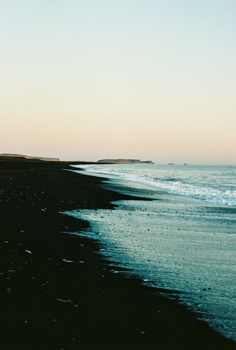 ocean waves crashing on shore during daytime