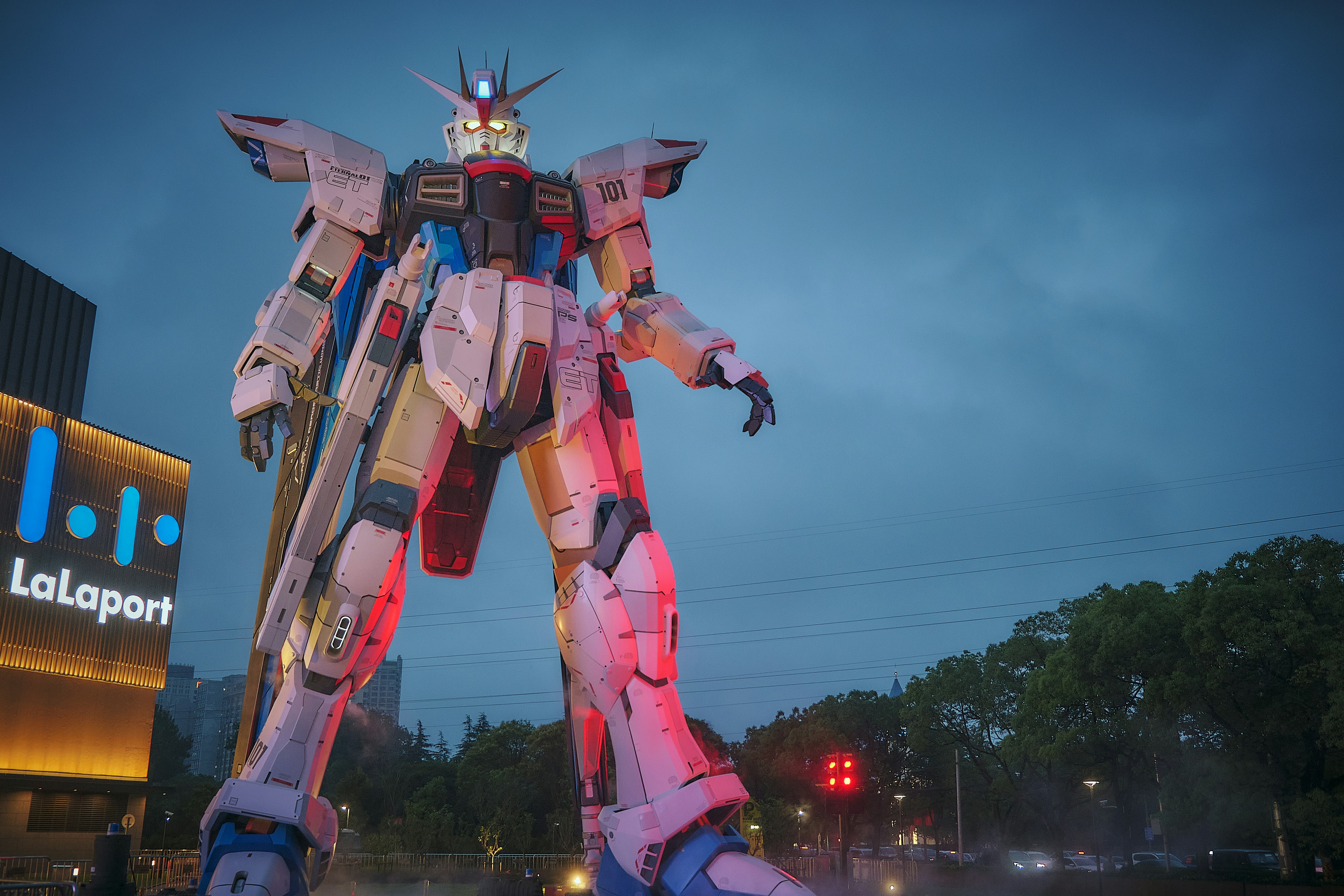 Red and brown robot statue photo – Free Shanghai Image on Unsplash
