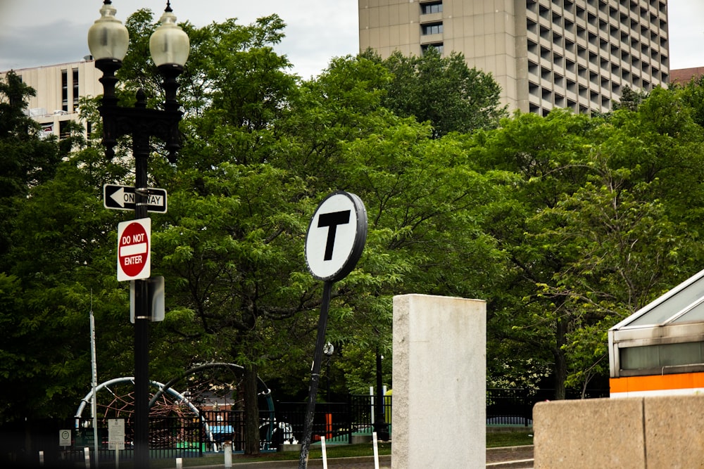 white and black stop sign