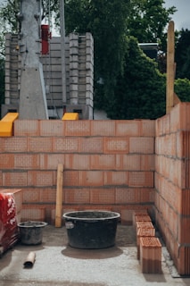 Construção de parede, reforma em andamento