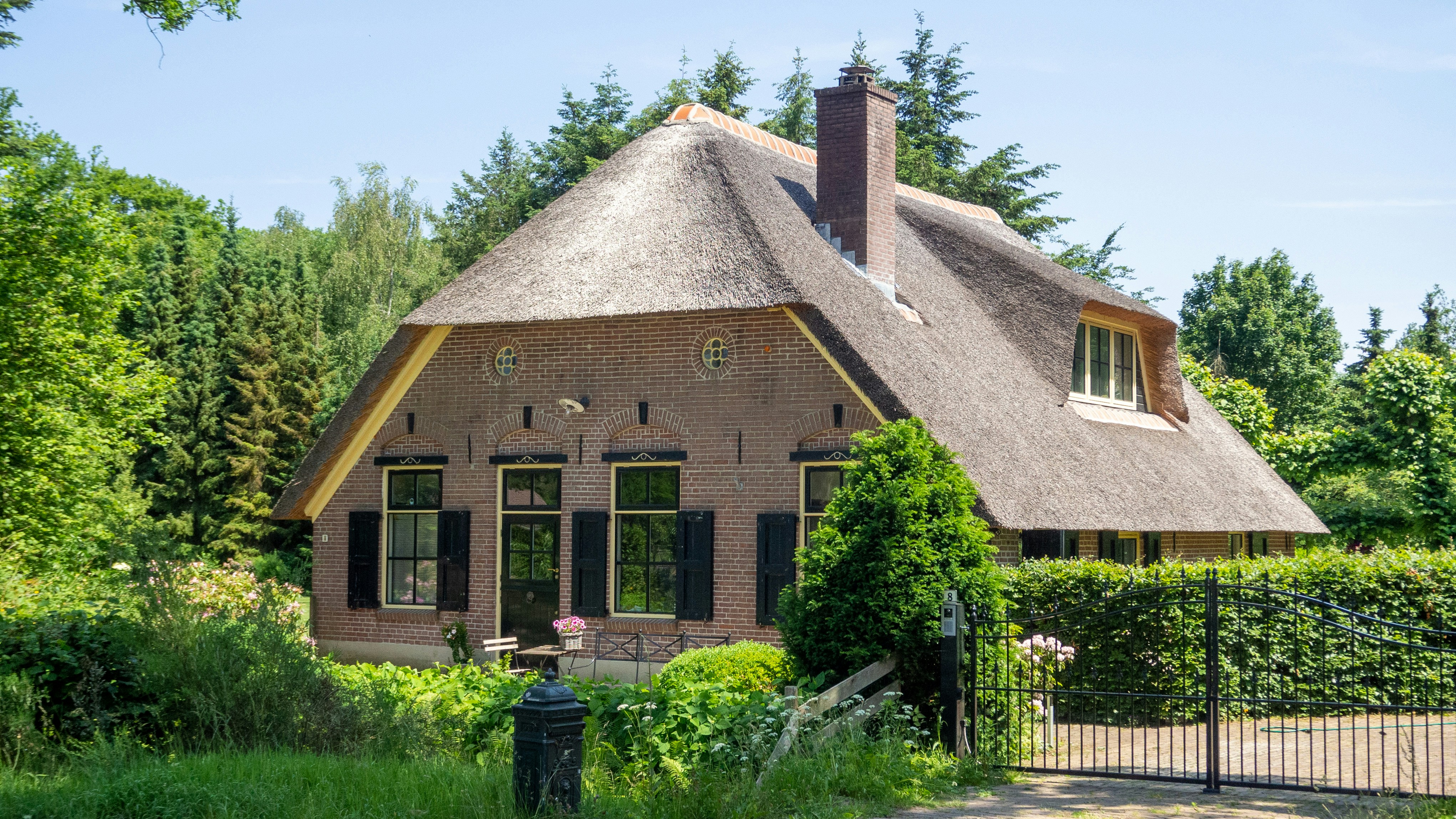 Photo by wimvanteinde