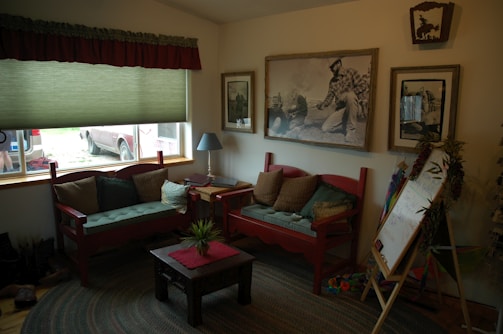 A cozy living room in a Glasgow tenement.