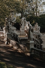 gray concrete statue of people