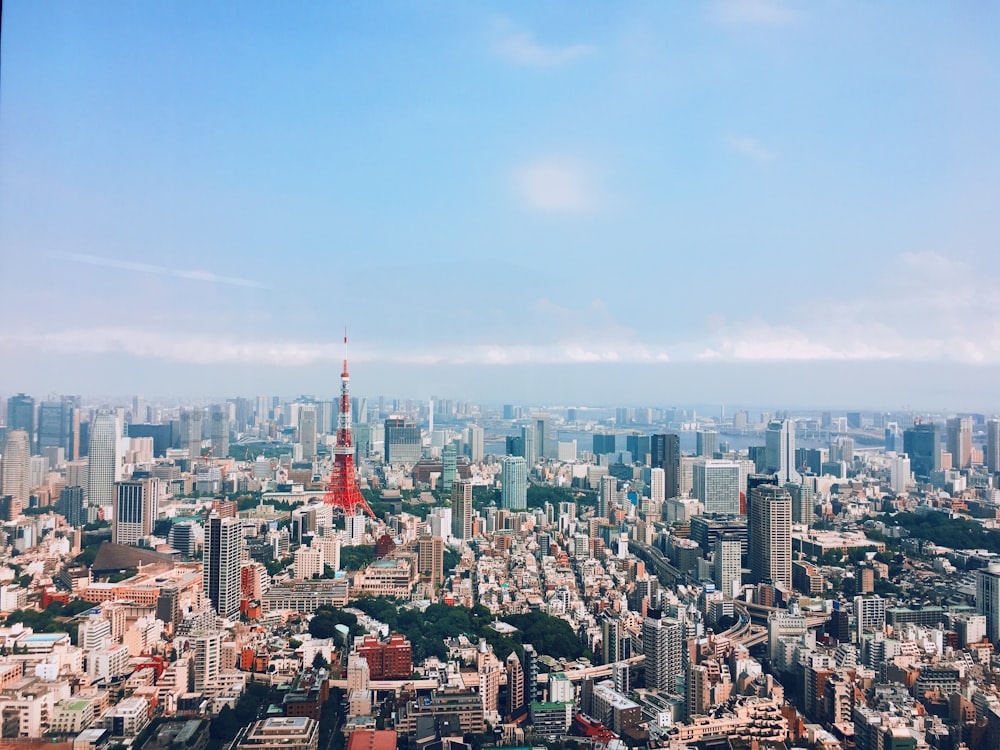 Vista aérea de los edificios de la ciudad durante el día