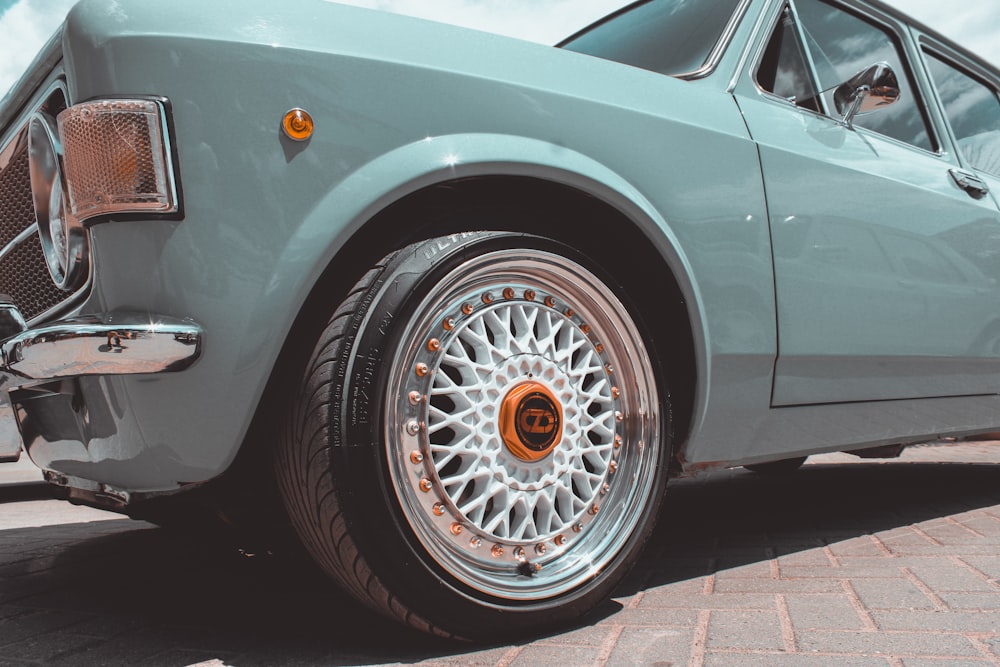 gray car with chrome wheel