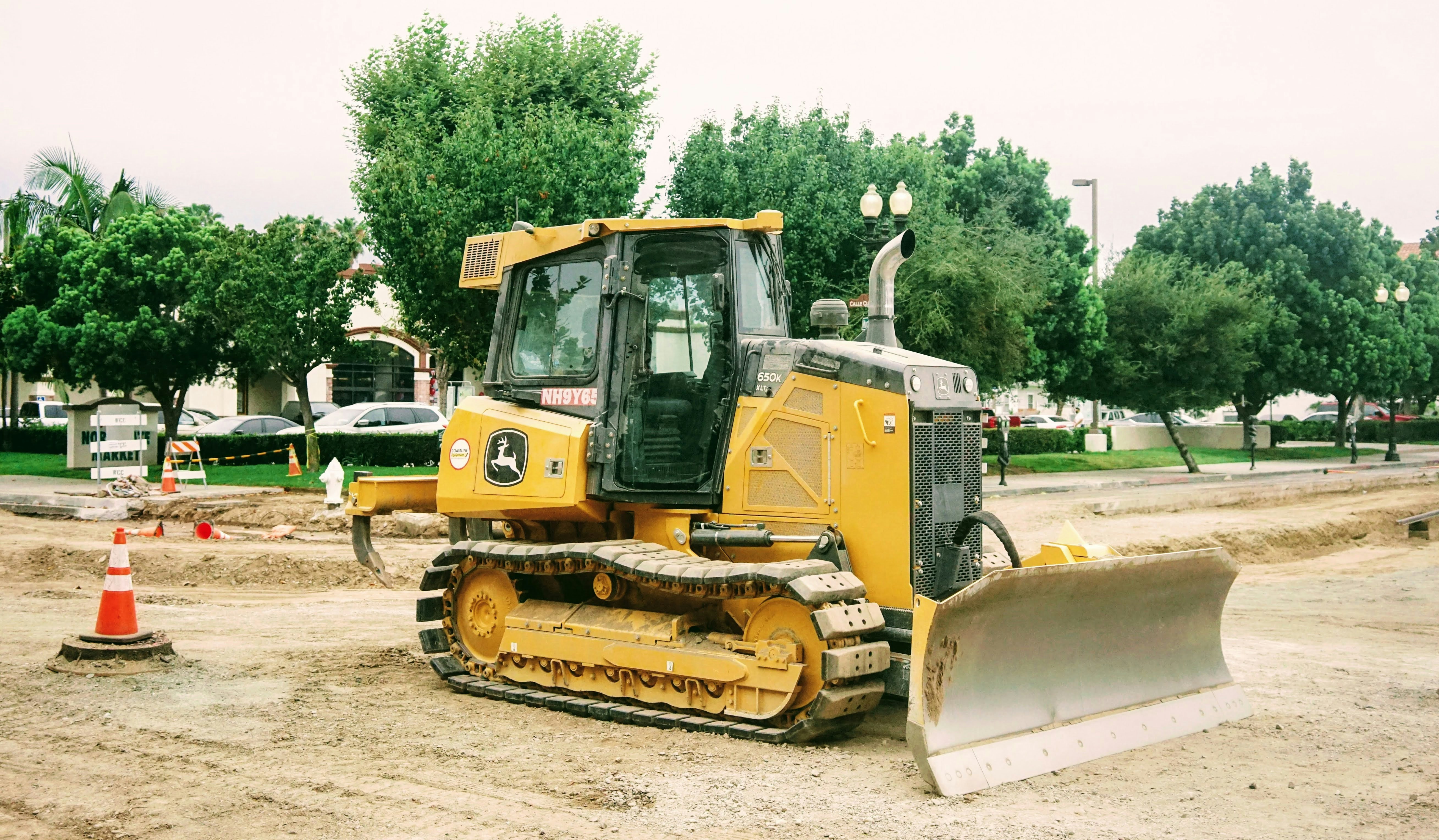 yellow and black heavy equipment