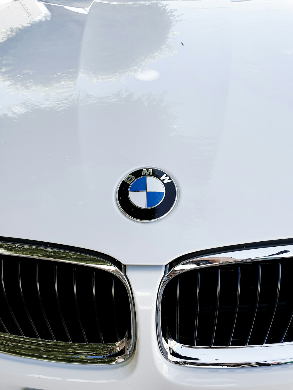 Foto zum Thema Weiße und schwarze Motorhaube – Kostenloses Bild zu BMW  Tapete auf Unsplash