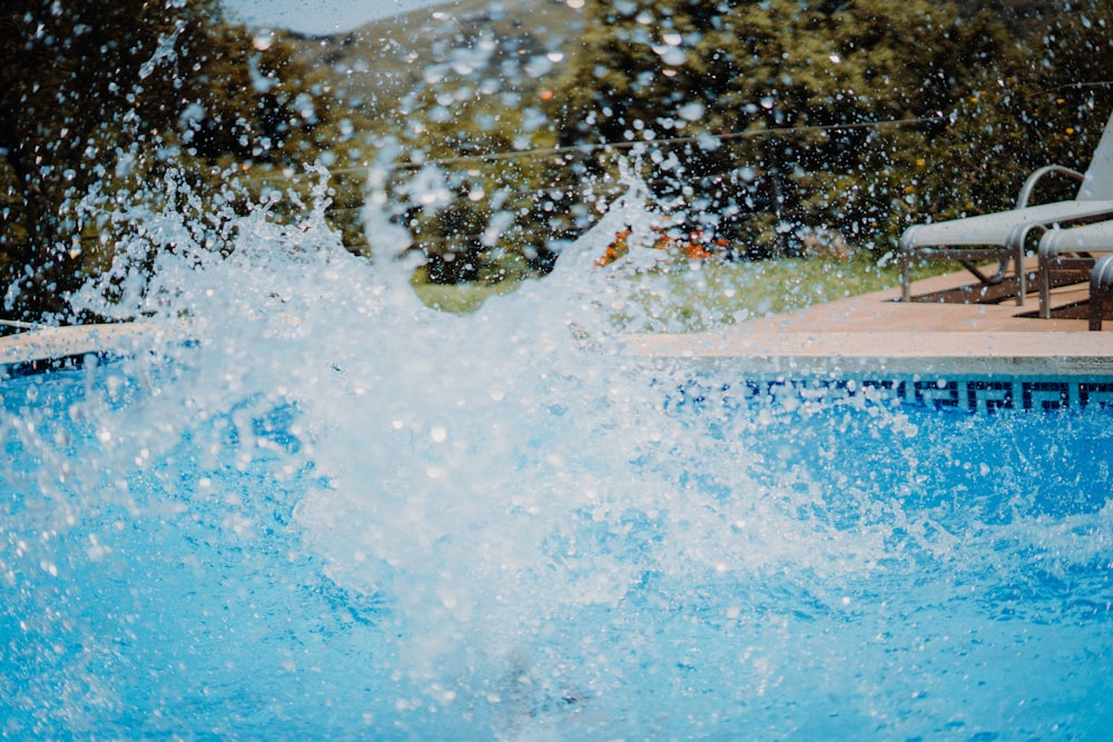 water splash on swimming pool during daytime