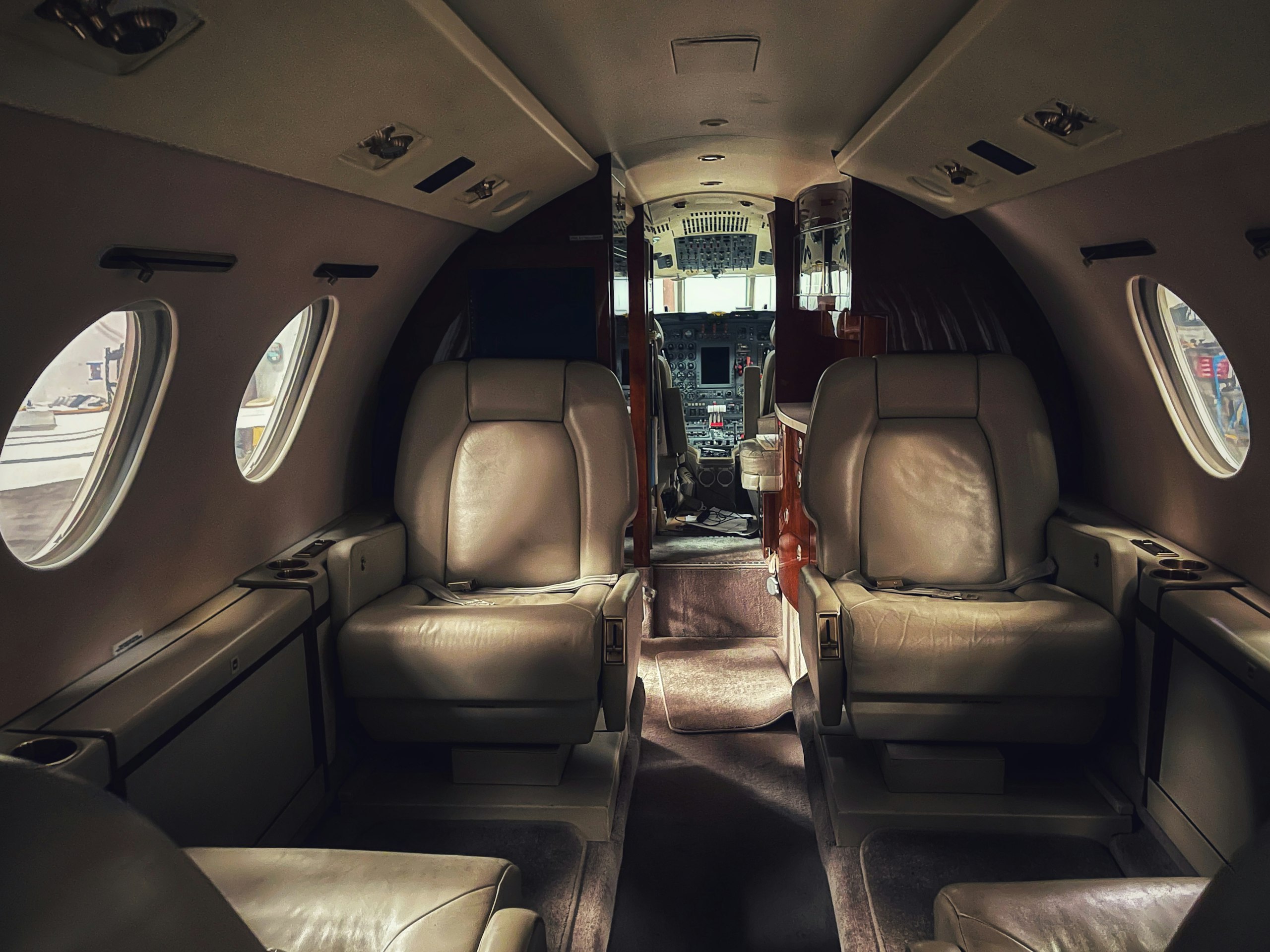 Private chauffeur arriving in the city