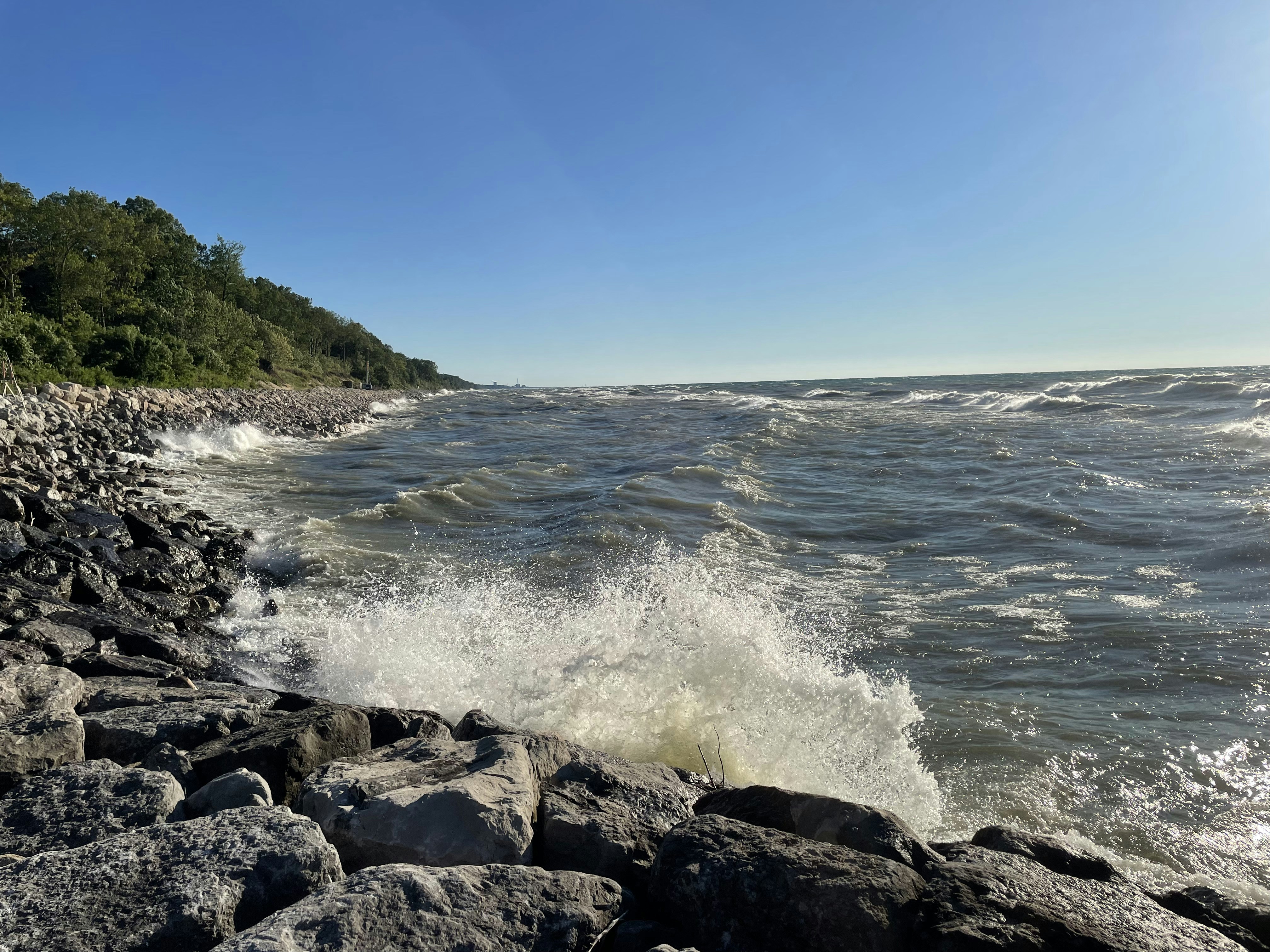 sea waves crashing on rocks during daytime