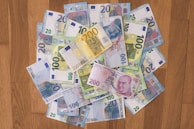 10 and 5 euro banknotes