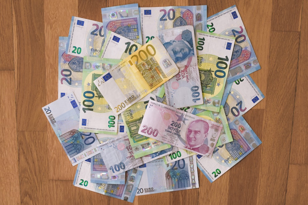 10 and 5 euro banknotes