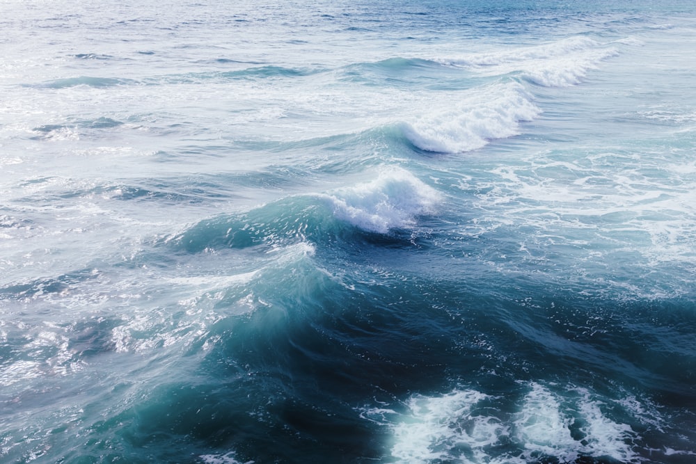 ocean waves crashing on shore during daytime