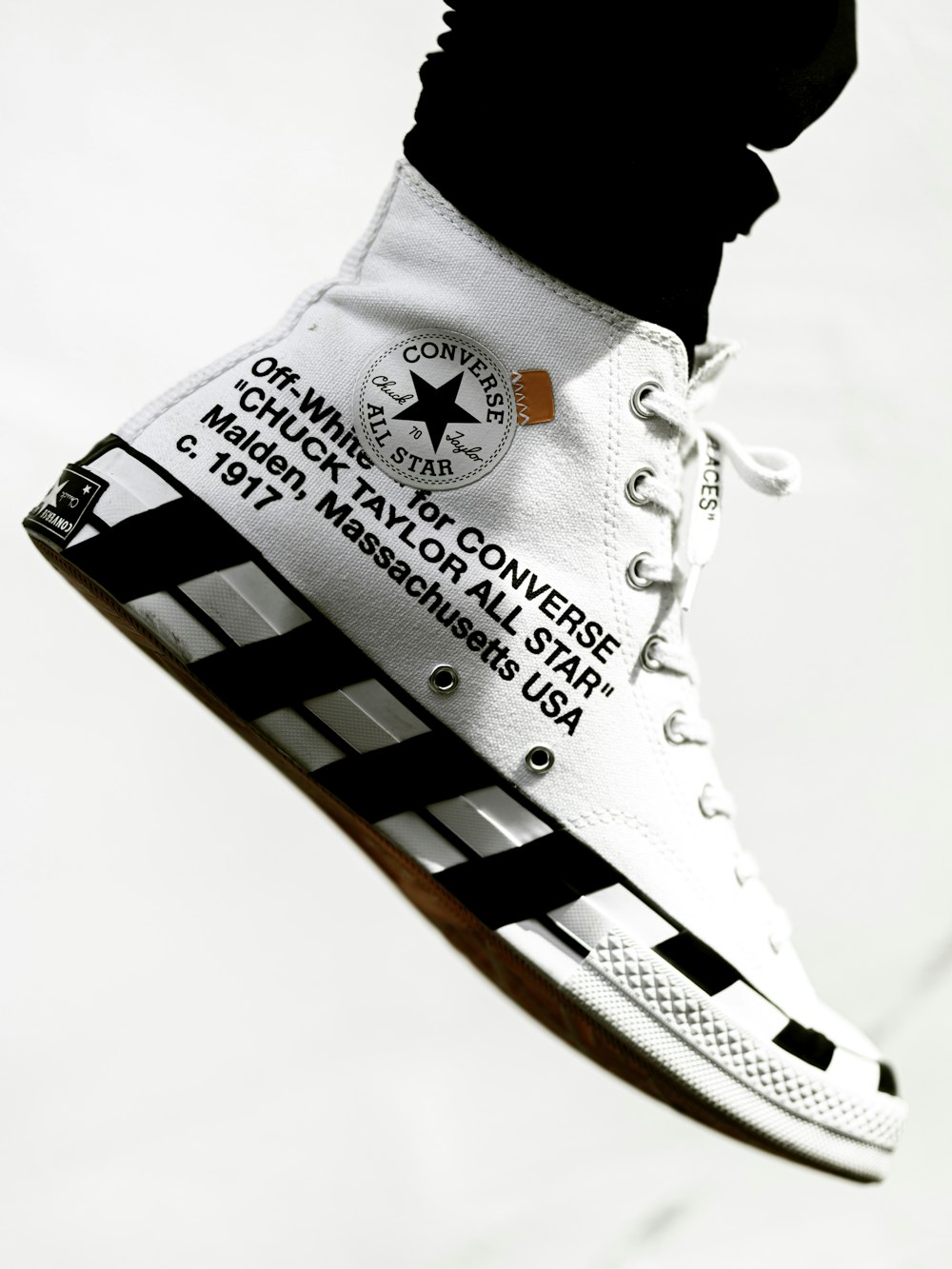 Foto Zapatillas altas blancas negras all star – Imagen Blanco en