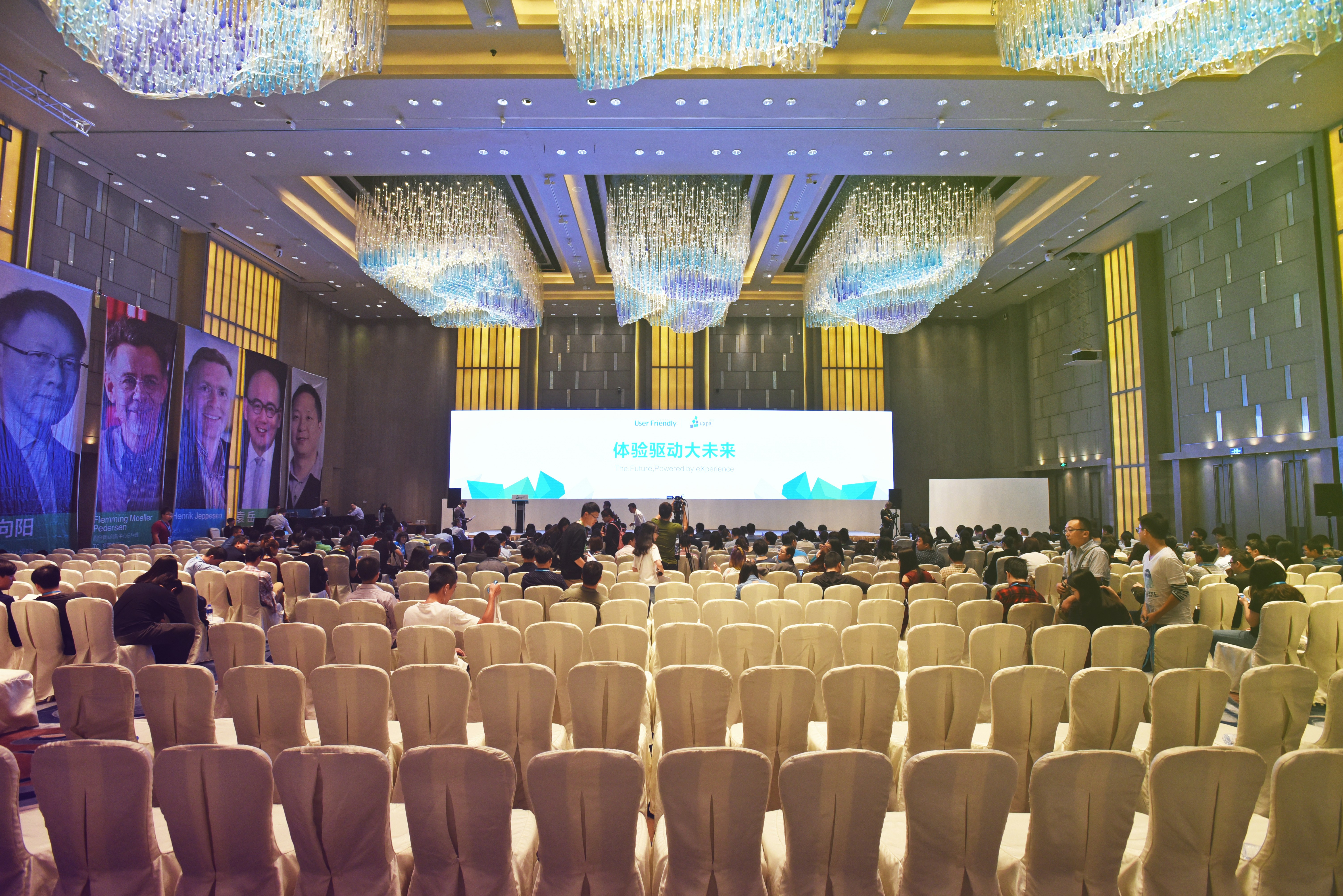 Large conference hall with hundreds of attendees at IATHAM Global Summit