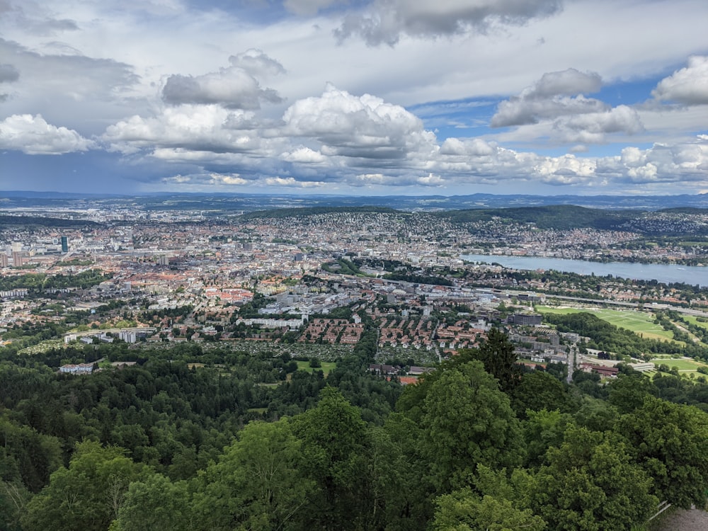 Luftaufnahme der Stadt tagsüber