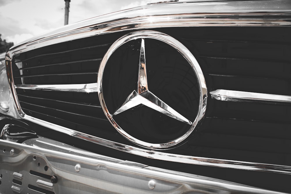 silver mercedes benz car with white snow