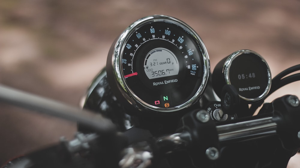 black and white motorcycle speedometer