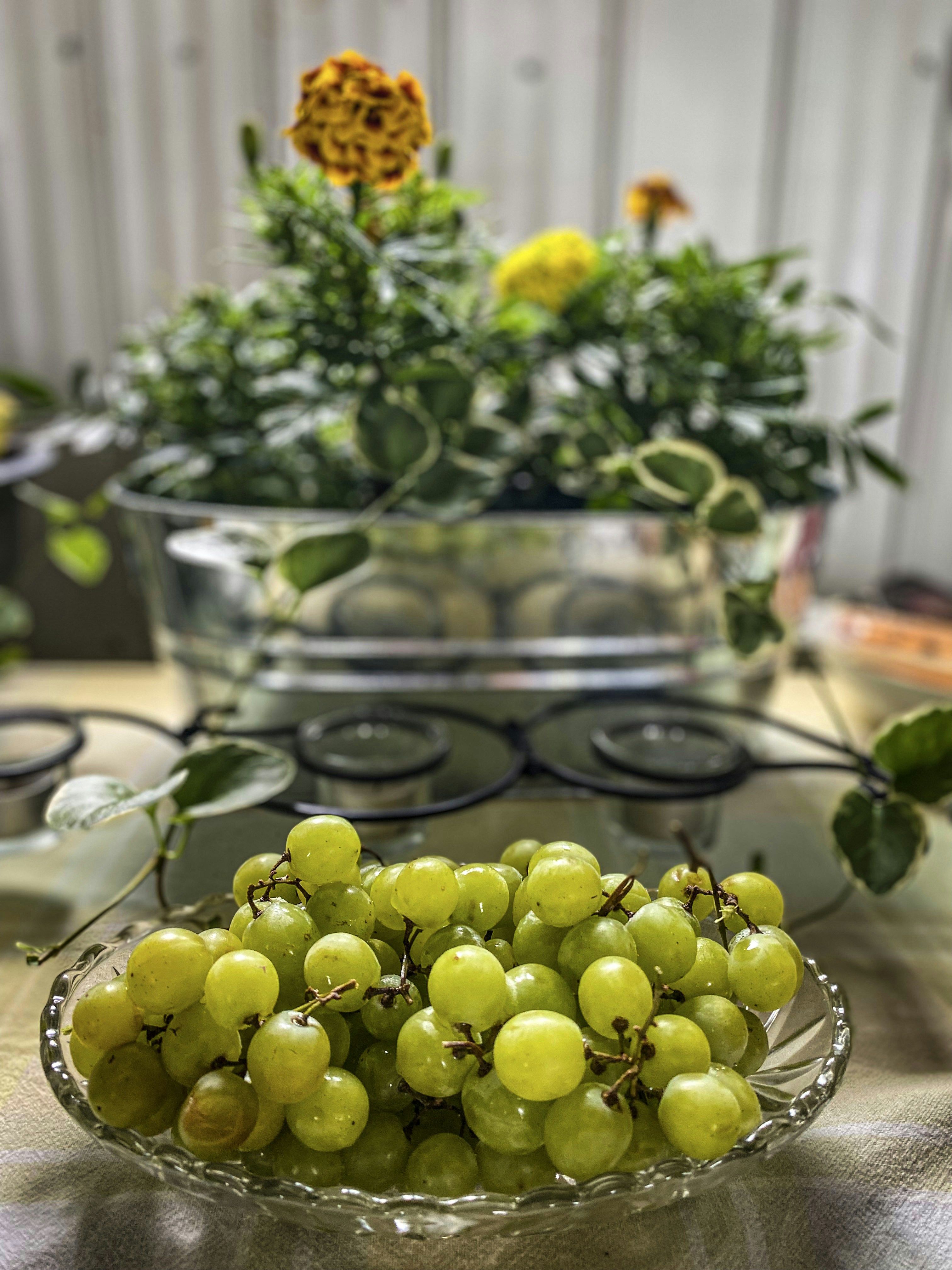 green grapes in clear glass bowl
