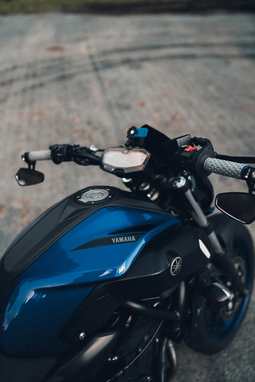 blue and black sports bike