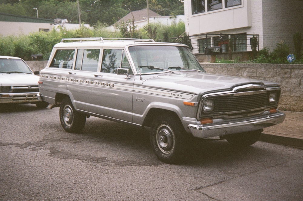 white and black suv on gray asphalt road during daytime