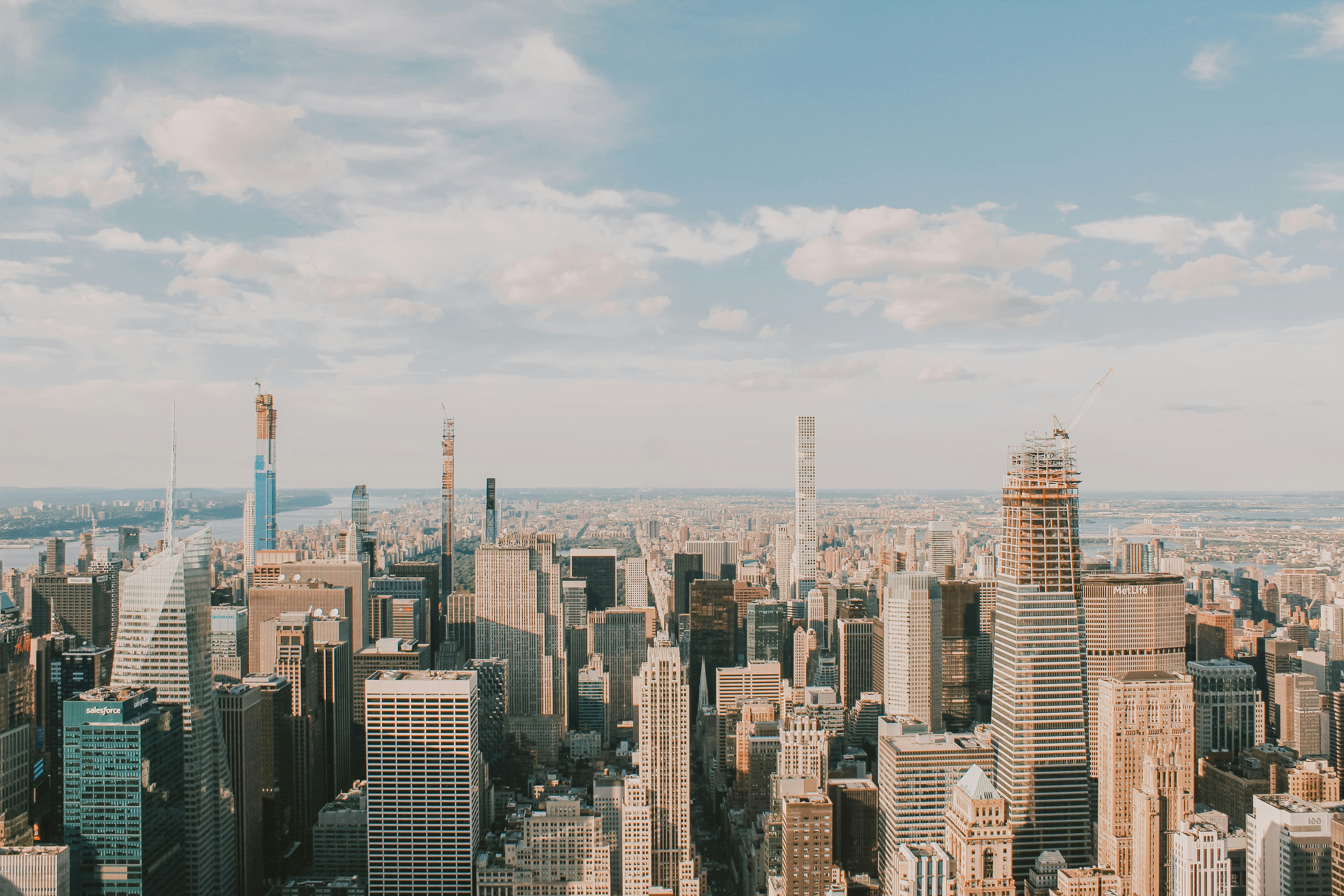 NYのオフィスビルのイメージ