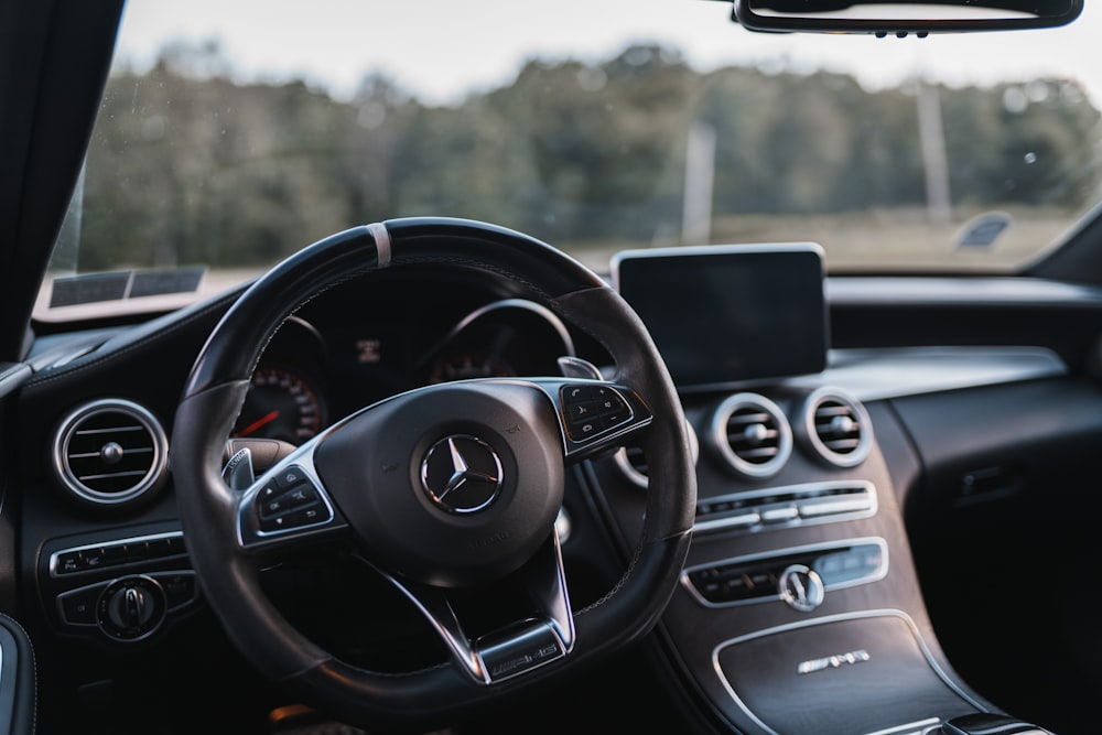 black mercedes benz steering wheel